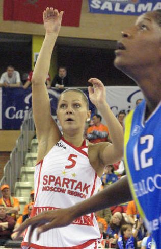  Mariana Karpunina at free throw line during the 2009 EuroLeague Women final match © Miguel Bordoy Cano   