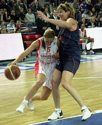 Marina Karpunina and Eleana Tornikidou ©   FIBA Europe 