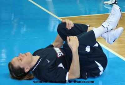 Martina Gyurcsi warming up uring EuroBasket Women2009 against Spain © womensbasketball-in-france.com