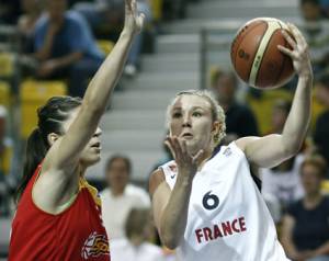  Mélanie Plust playing against Spain at 2009 U20 European Championship final © Wojciech Fiourski- FIBA Europe