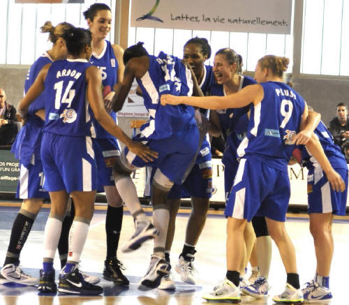  Nantes-Rezé players celebrating after in Montpellier  © Dominique Bentejac