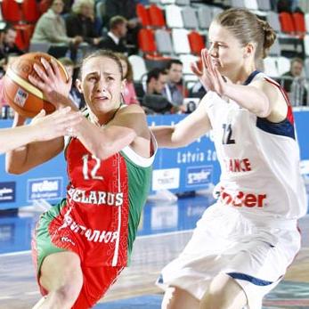  NatalliaMarchanka and Florence Lepron playing basketball at EuroBasket Women 2009 © Castoria - FIBA Europe 