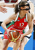 Natallia Marchanka playing with a face mask EuroBasket women 2009 © Agenzia Ciamillo-Castoria/E.Castoria