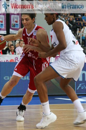 Nevriye Yilmaz and Sandrine Gruda at EuroBasket Women 2011 © womensbasketball-in-france.com  