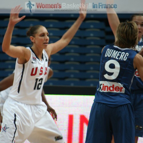  Diana Taurasi and Céline Dumerc at the 2010 World Championship women © womensbasketball-in-france.com