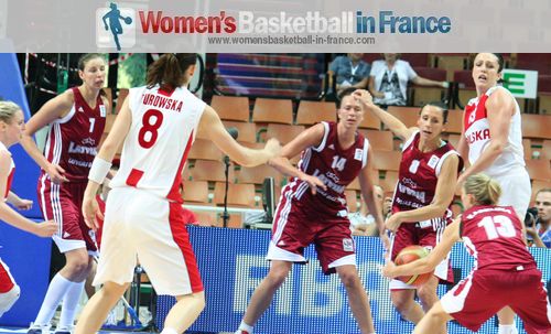 Latvia on the attack against Poland at EuroBasket Women 2011 © womensbasketball-in-france.com  