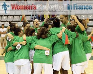 2013 Portugal U16 players in the huddle