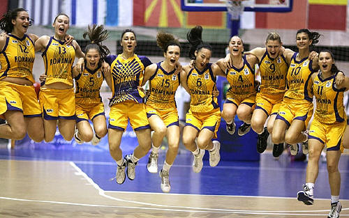 Romanian players celebrate qualification for the semi-final of the U18 Global Vision championship © FIBA Europe