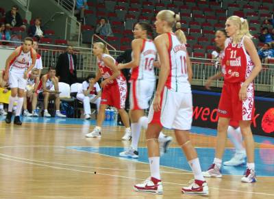 Russia and Belarus in actiin during Eurobasket Women 2009 © womensbasketball-in-france.com