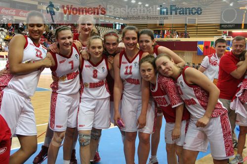  Russia U16 players celebrating bronze in Miskolc after at the FIBA  Europe U16 European Championship final: Daria Ibragimova, Tatiana Sema, Nina Glonti, Daria Kolosovskaya, Anastasia Borovykh, Ksenia Levchenko, Olga Aksenova, Svetlana Boykova, Zhosselina Maiga, Olga Orlova; Elizaveta Bratchikova, Ksenia Kuzmina  
 © womensbasketball-in-france.com  