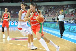 Amaya Valdemoro scoring at the EuroBasket women 2009 semi-final © 
Agenzia Ciamillo-Castoria/E.Castoria