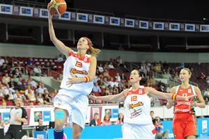 Amaya Valdemoro scoring at the EuroBasket women 2009 semi-final © 
Agenzia Ciamillo-Castoria/E.Castoria