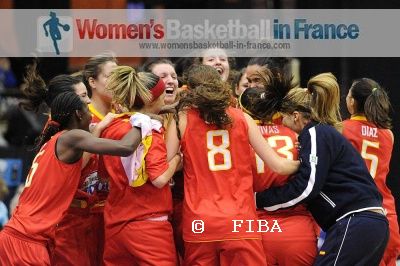 Spain U19 players celebrate at the U19 FIBA World Championship  © FIBA  