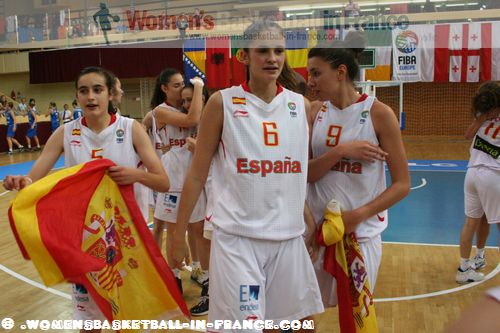  Spain U16 players celebrating in Miskolc after winning 2012 FIBA  Europe U16 European Championship final © womensbasketball-in-france.com  