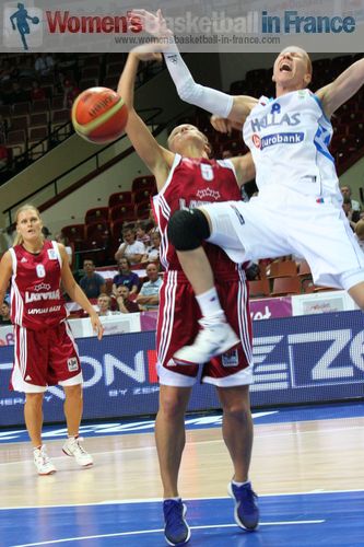  Styliani Kaltsidou and Sabine Niedola  © womensbasketball-in-france.com  