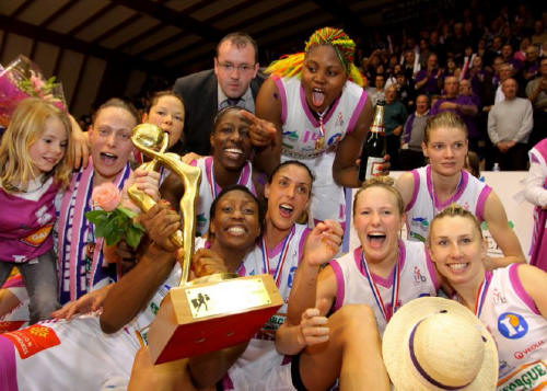 Tarbes Gespe Basket Elite are 2010 LFB champions © Laurent Dard   