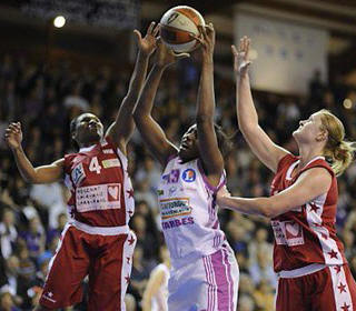 Temeka Johnson,FatimatouSacko and  Valeriya Berezhynska  © José Navarro 