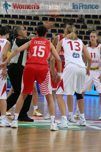 Tip-off Croatia vs. Czech Republic at EuroBasket Women 2011 © womensbasketball-in-france.com  