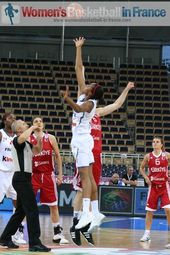 Tip-off France vs. Turkey at EuroBasket Women 2011 © womensbasketball-in-france.com  