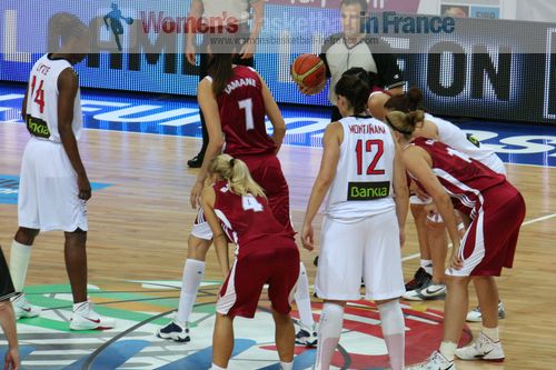 Just before the tip-off Latvia versus Spain at EuroBasket Women 2011 © womensbasketball-in-france.com  