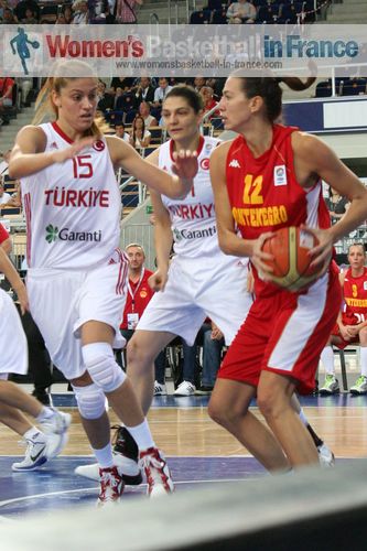 -Turkey playing Montenegro at EuroBasket Women 2011 © womensbasketball-in-france.com  