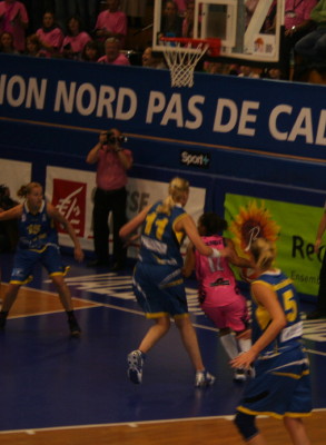 UHB - ZVVZ USK action picture ©womensbasketball-in-france