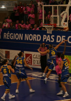 UHB - ZVVZ USK action picture ©womensbasketball-in-france