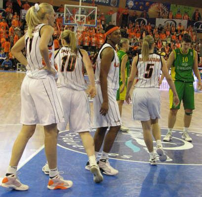  Players from UMMC Ekaterinburg and MKB Euroleasing during EuroLeague Women final four 2009 © Miguel Bordoy Cano   