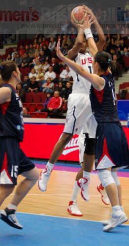  Sylvia Fowles playing for the uSA against Korea at  World Championship © womensbasketball-in-france.com  