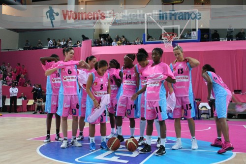 Arras getting ready to play basketball © womensbasketball-in-france  