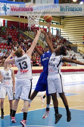   Belgium U16 against France U16 in Miskolc © womensbasketball-in-france.com  