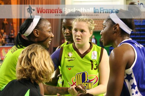  Amisha Carter, Marie-Frédérique Aiyssi, Marina Solopova and Jennifer Humphrey © womensbasketball-in-france.com 