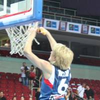 Cathy Melain ends career by cutting the nets at EuroBasket 2009 © Womensbasketball-in-france.com