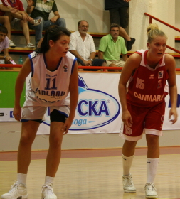 Ida Preetzmann waiting for free throw