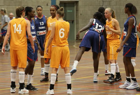  2010: Netherlands U16 in Sittard waiting for France  © iBasketball.nl