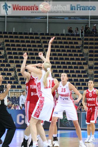 Tip-off Turkey vs. Russia at EuroBasket Women 2011 © womensbasketball-in-france.com  