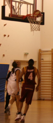 Nantes -Aix in action match situation with Brossias scoring © womensbasketball-in-france