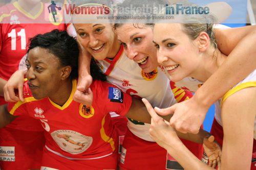 Perpignan players in 2012 LF2 Final Four © womensbasketball-in-france.com 