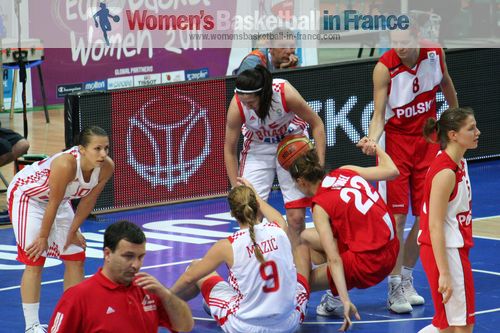  Players from Croatia and Poland on the floor at EuroBasket Women 2011 © womensbasketball-in-france.com  