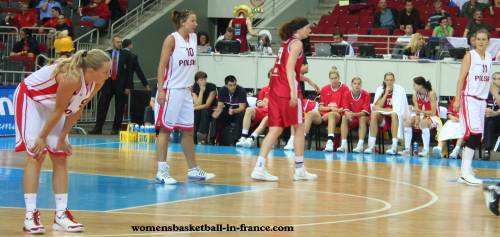 Poland and the Czech Republic at EuroBasket Women2009 © womensbasketball-in-france.com