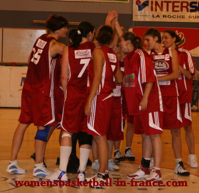 Roche Vendée celebrating after victory ©womensbasketball-in-france