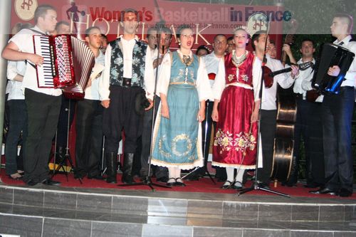  singers and dancers at the U20 European opening ceremony  © womensbasketball-in-france.com  