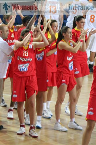 Spanish U20 players wave to the supporters