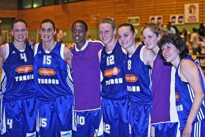 Tarbes Celebrate winning LFB Challenge Round