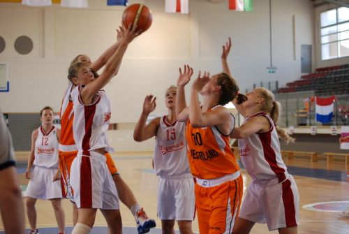  Denmark and the Netherlands battling it out © ITSports Limor Noah