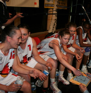 Charleville (FCBAA time-out) © womensbasketball-in-france.com