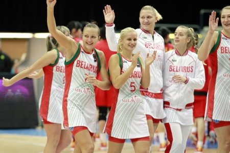  Belarus celebrating at the 2010 Fiba World Championship for Women © FIBA