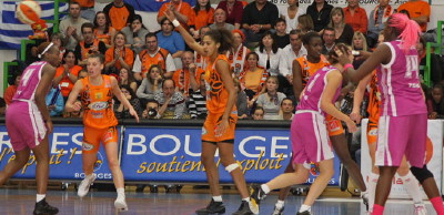  Bourges Basket and Tarbes players in action ©Bourges Basket  