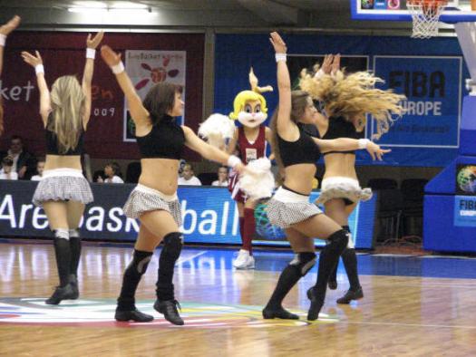  EuroBasket Women 2009 mascot dancing  &copy; womensbasketball-in-france.com