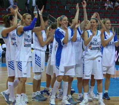 Spain beat the Slovak Republic at EuroBasket women 2009 semi-final © Womensbasketball-in-france.com